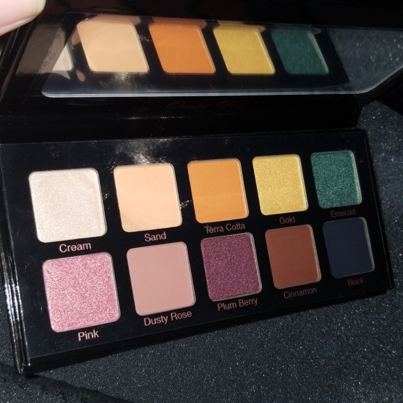 Violet Voss essentials pallet - Picture 2 of 2